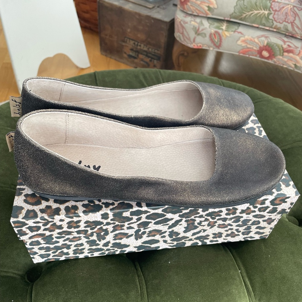 NIB French Sole/NY Sloop Flats in Bronze Metallic